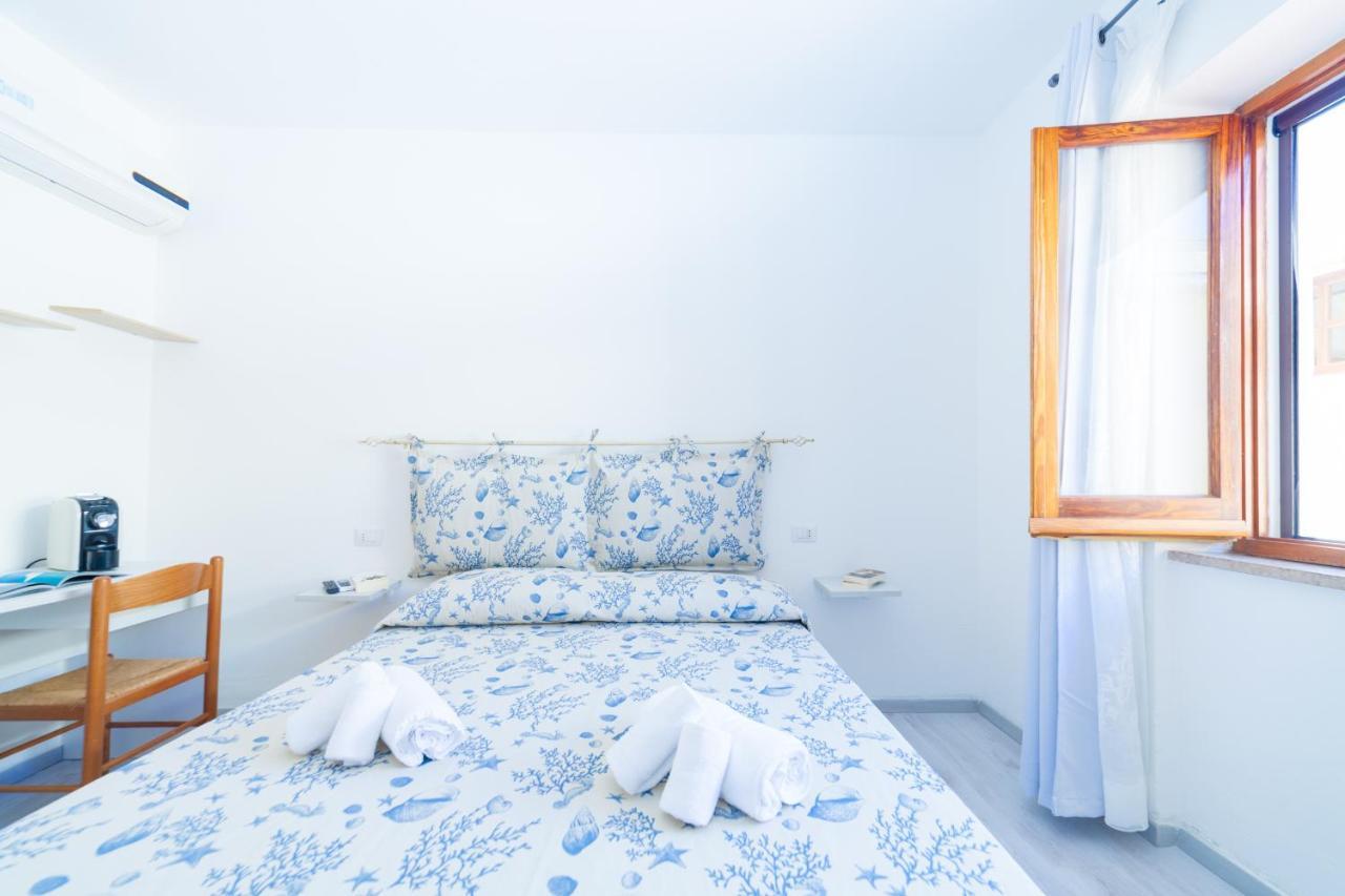 Brezza B&B Golfo Aranci Exterior photo