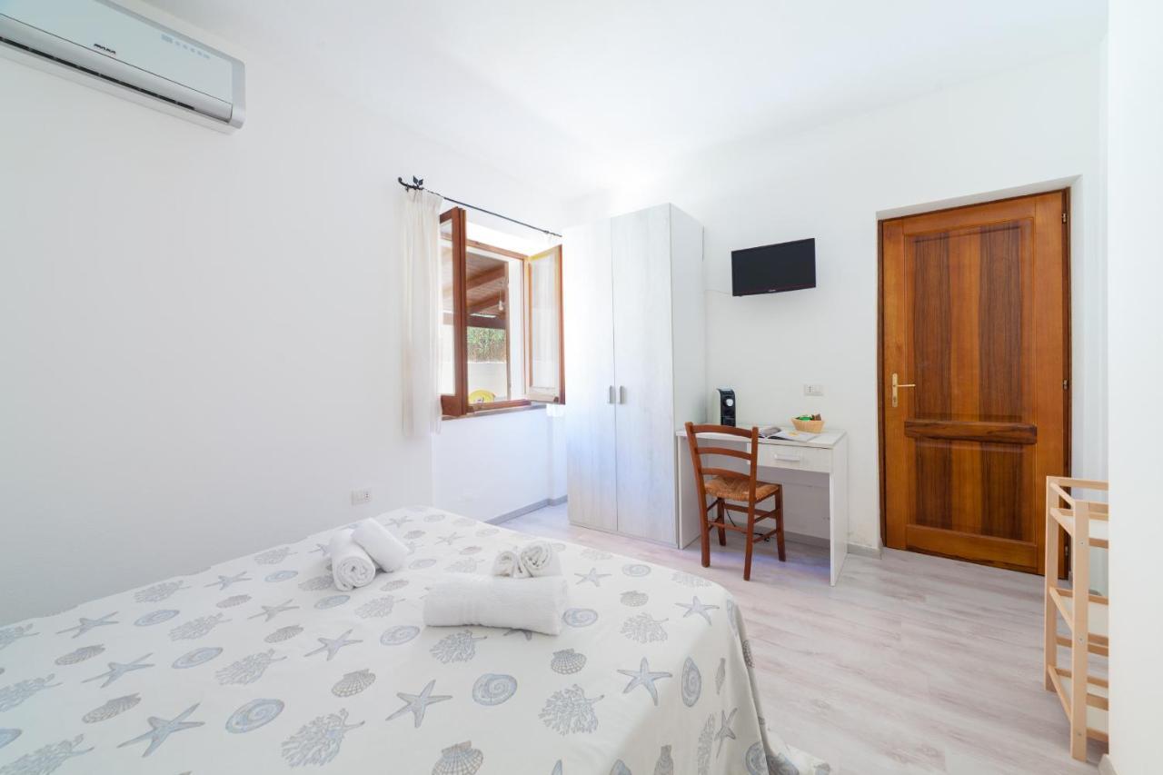 Brezza B&B Golfo Aranci Exterior photo